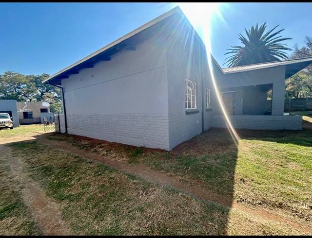 5 BEDROOM HOUSE FOR SALE IN VANDERBIJLPARK CW 6